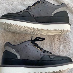 UGG Highland OFF BLACK Leather Lace-Up Sneaker